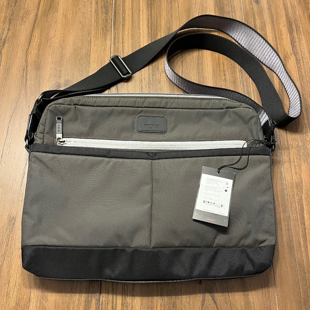 Brand New TUMI "FOREST E/w CROSSBODY" Gray Nylon Messenger Bag